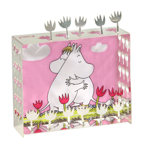 Moomin hug magnet